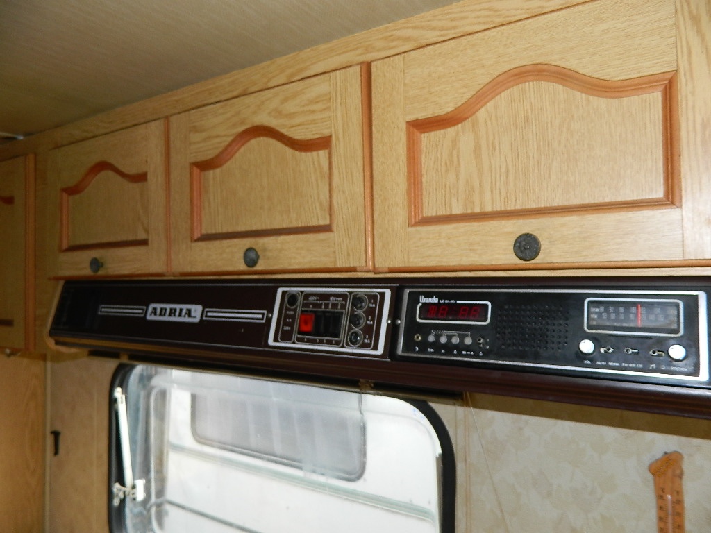 Velký dvouosý karavan Adria pro 7 osob - 10