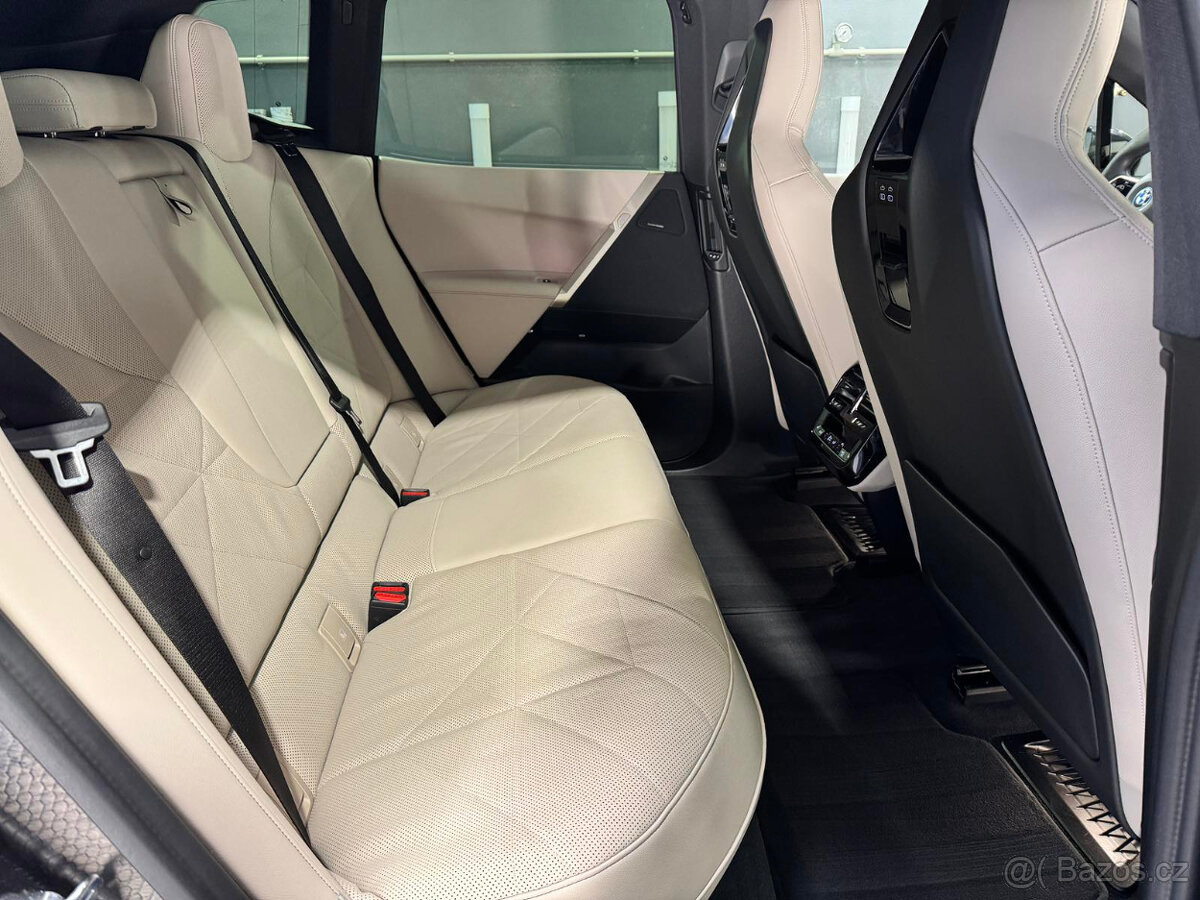 BMW iX Xdrive 40 SPORT - 10