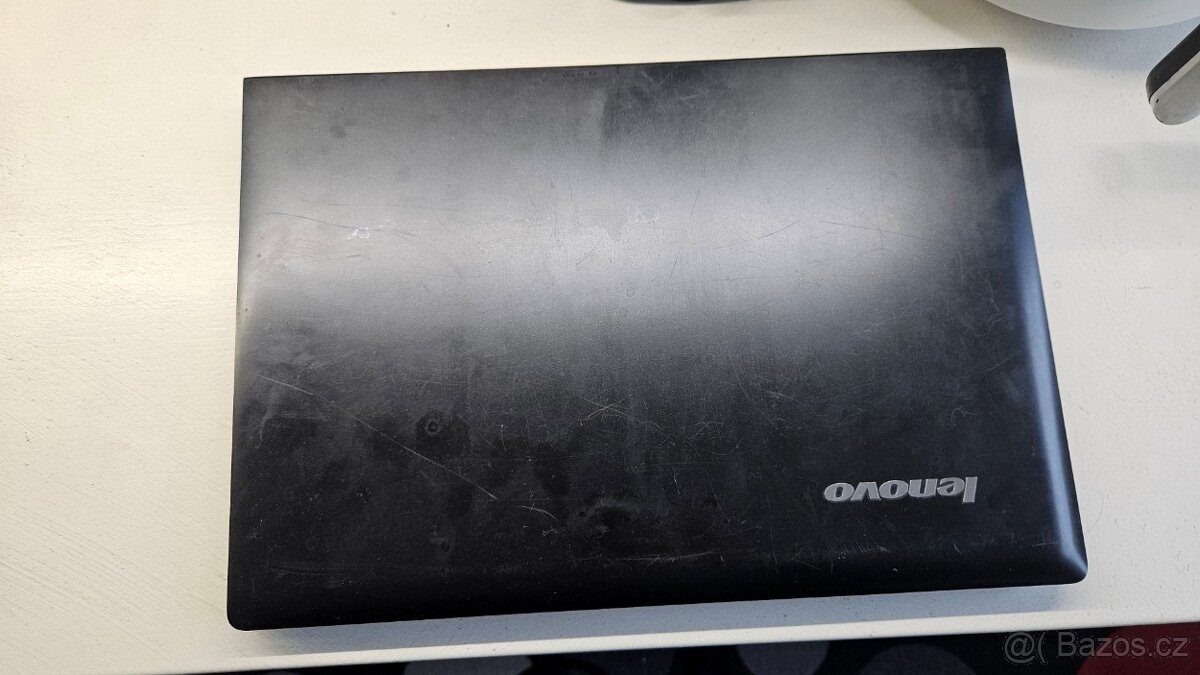 Starší výkonný notebook Lenovo - 10