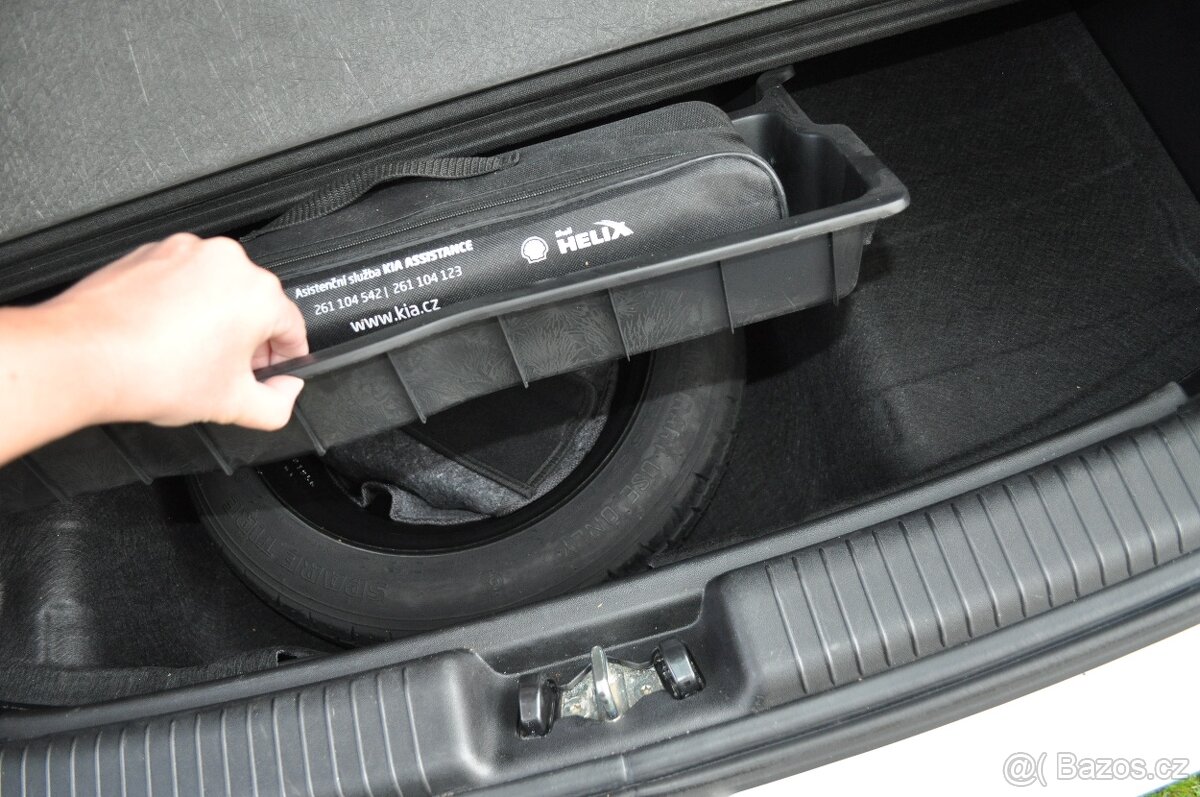 KIA VENGA 1.6 (2019) - 10