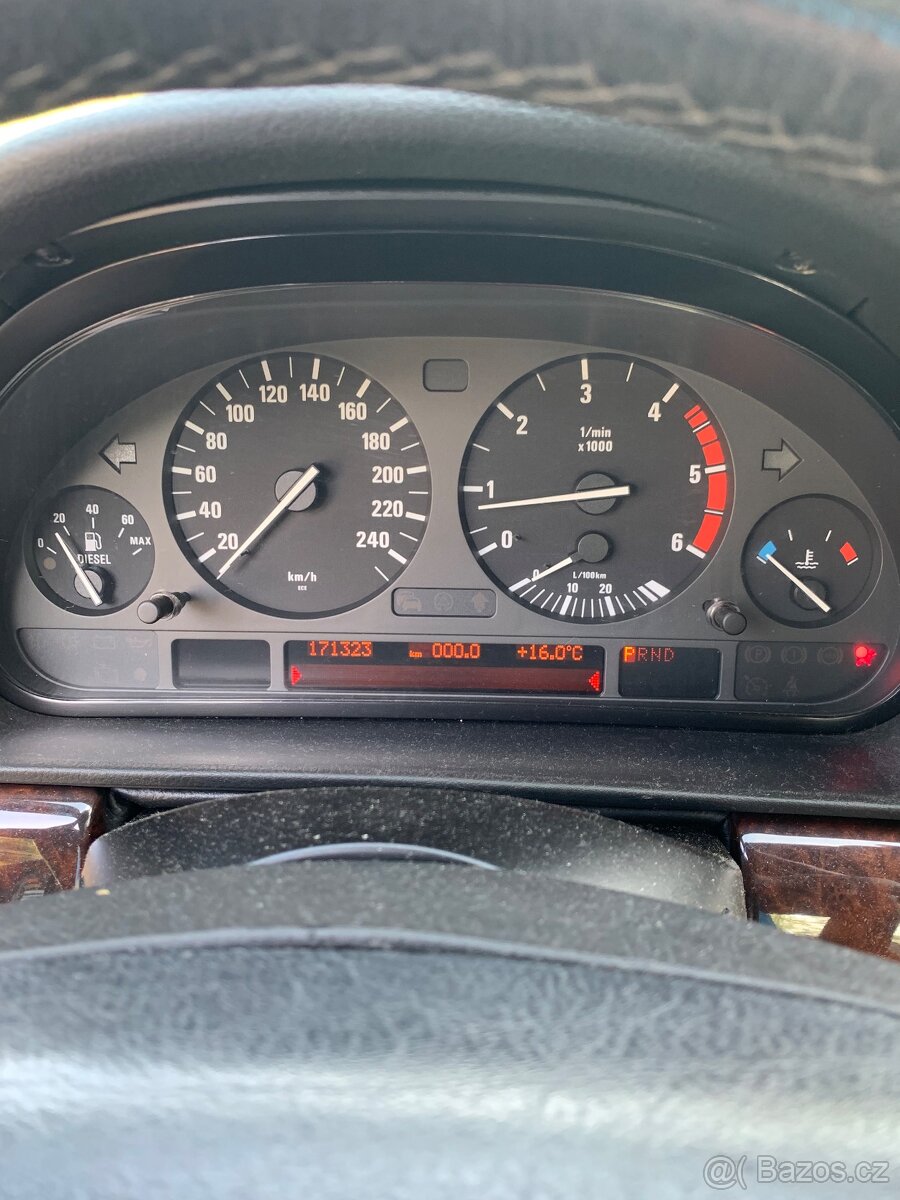 BMW 740d e38 - 10