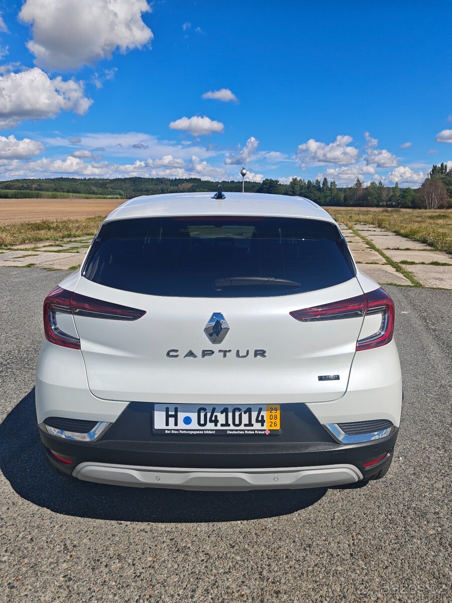 Renault Captur II Techno Plug-in-Hybrid 2023 roku. - 10