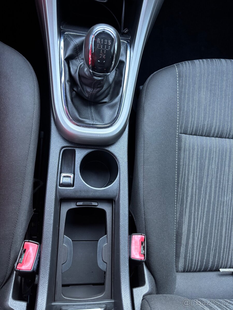 Opel Astra J 1.4 (74kW) r. 2011 - 10