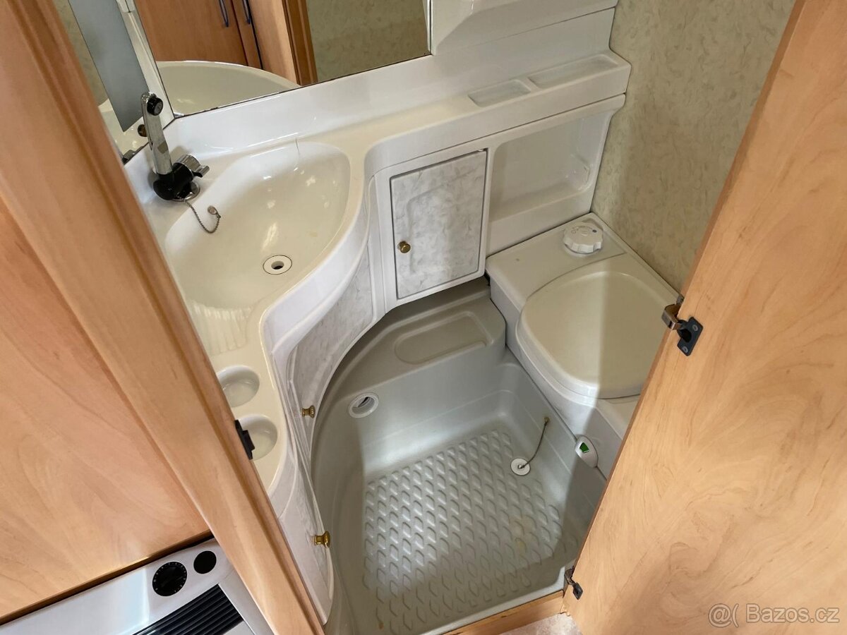 Hobby De luxe 450, 4 osoby, stan, pevná postel - 10