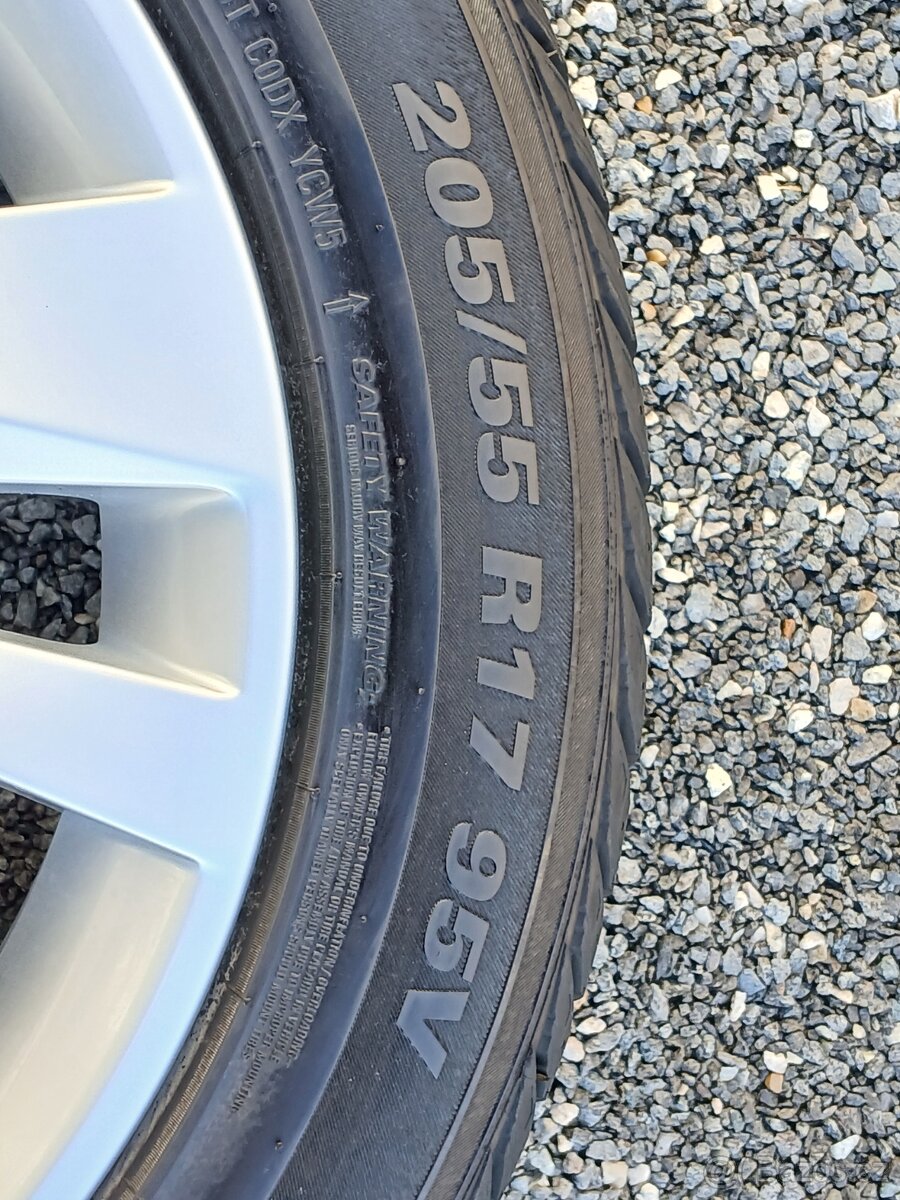 Zánovní zimní orig alu Škoda Octavia IV 205/55/17 vzorek 8mm - 10