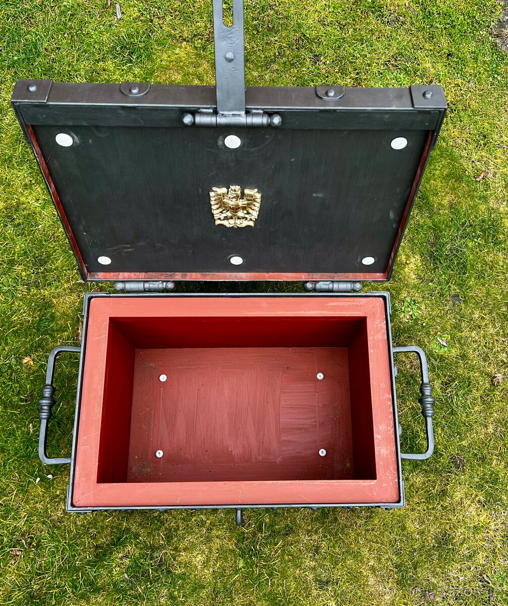 Kovová truhla / trezor - 10