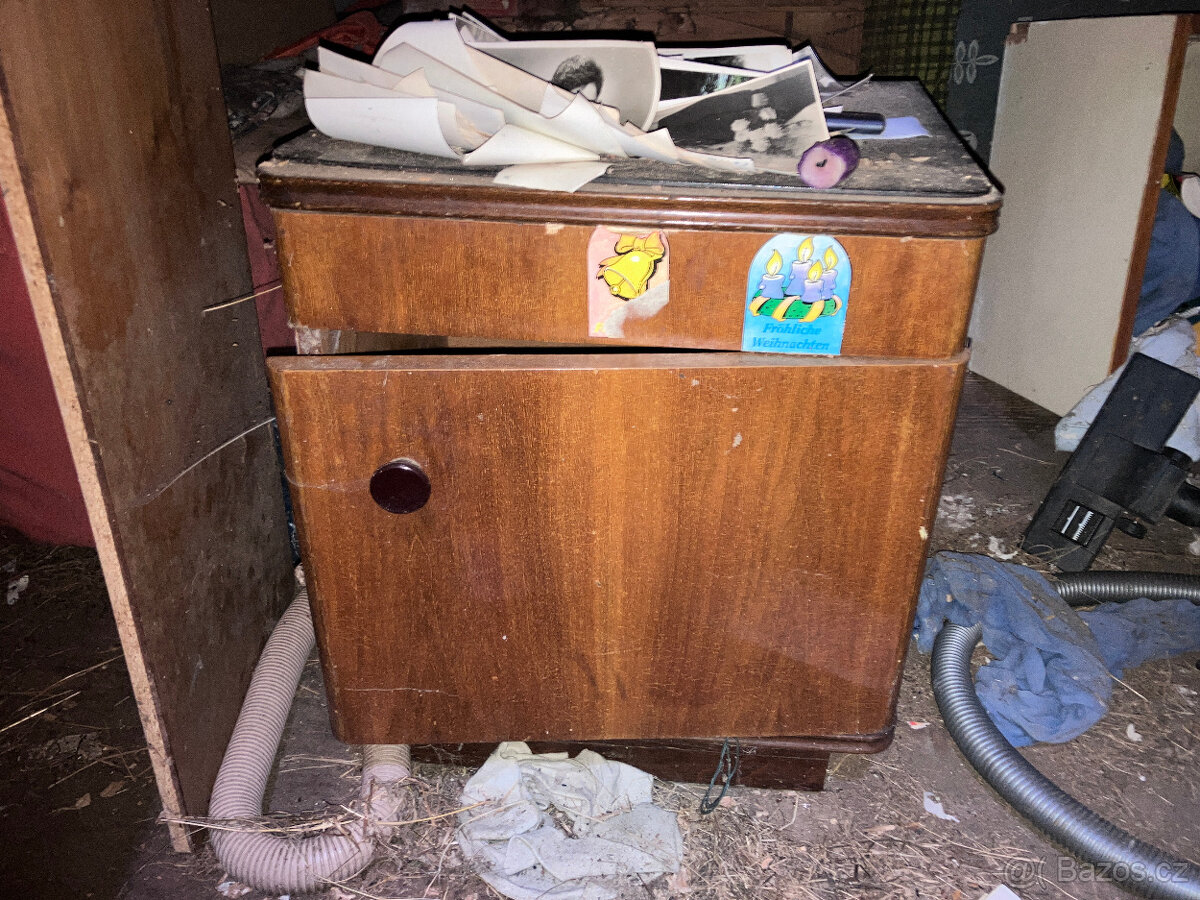 Starý nábytek z chalupy, kredenc, špajz, křesla, židle - 10