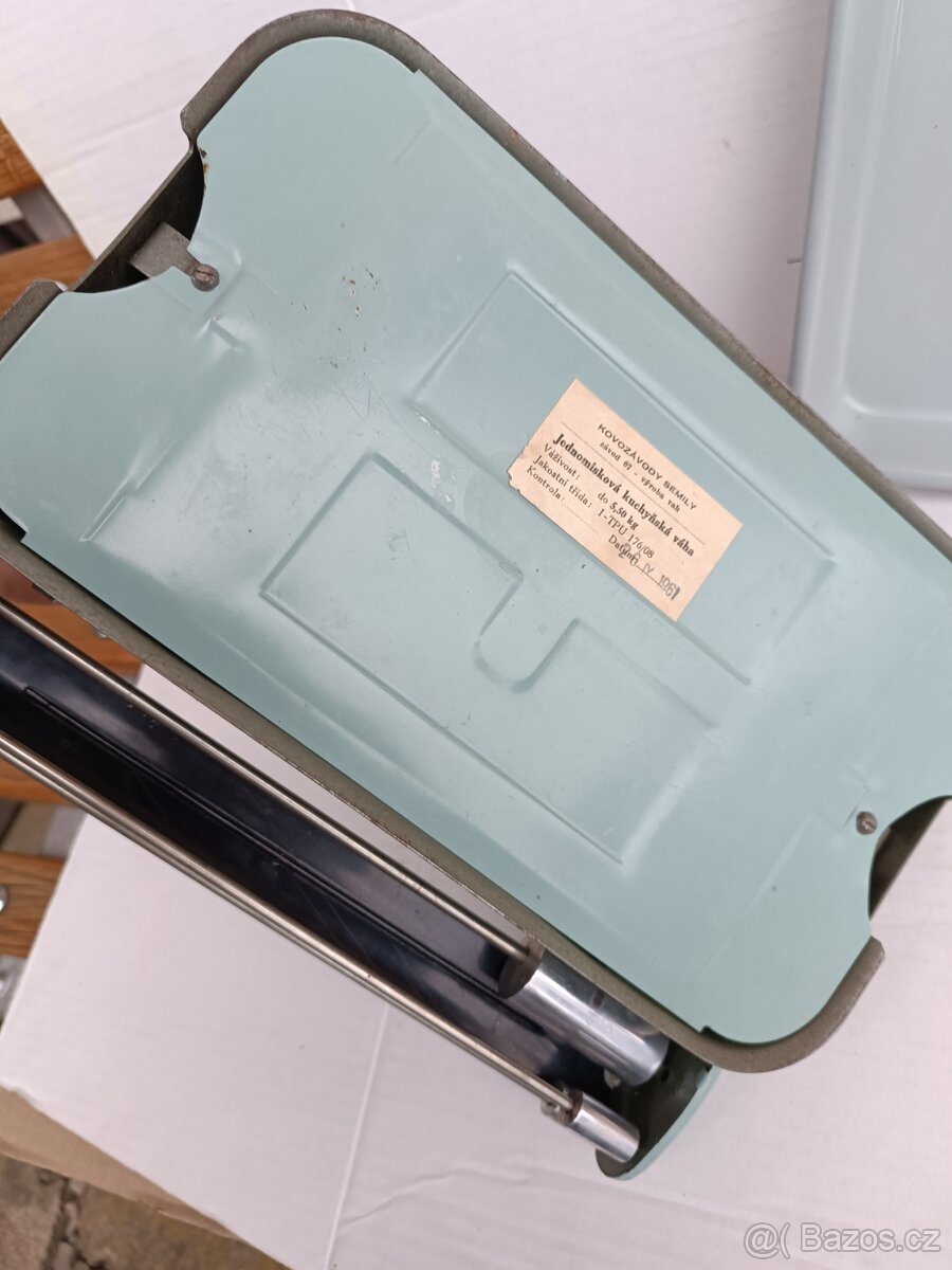 Stará kuchyňská váha " KVZ SEMILY" 1961 - 10