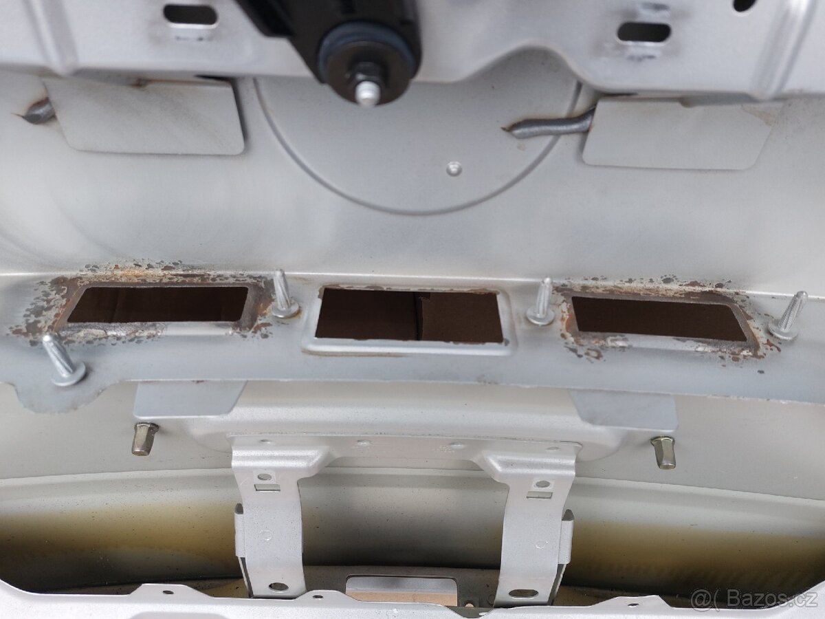 VW Touran zadní víko kufru - 10