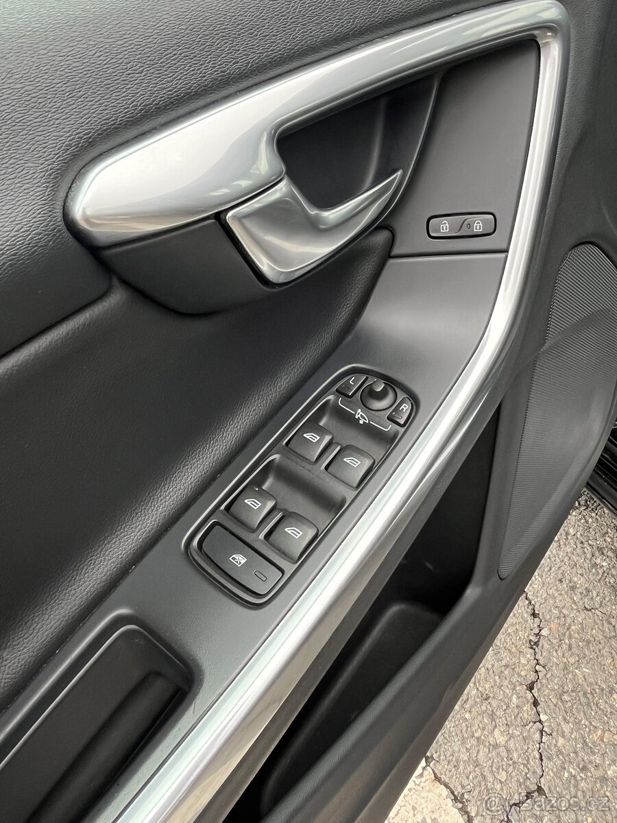 V60 Plagin Hibryd 2.4 D6 AWD - 10