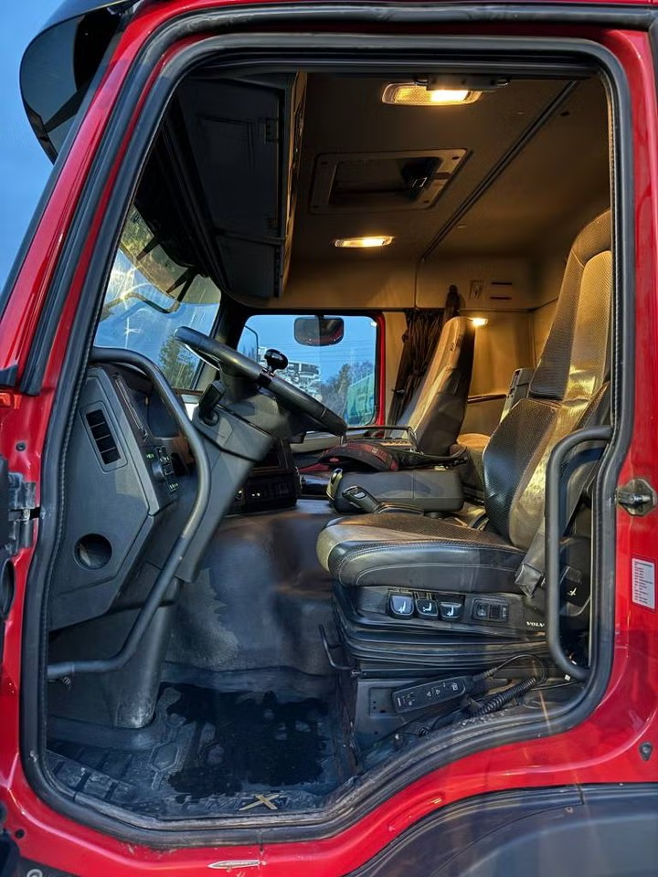 Volvo FMX 410 6x2 sklápěč s hydraulickou rukou - 10