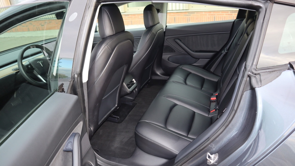 Tesla Model Y Long Range 4WD - 10