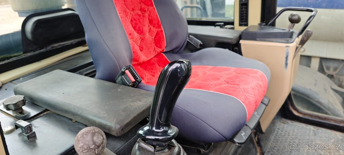 Pásový nakladač CAT 953C - 10