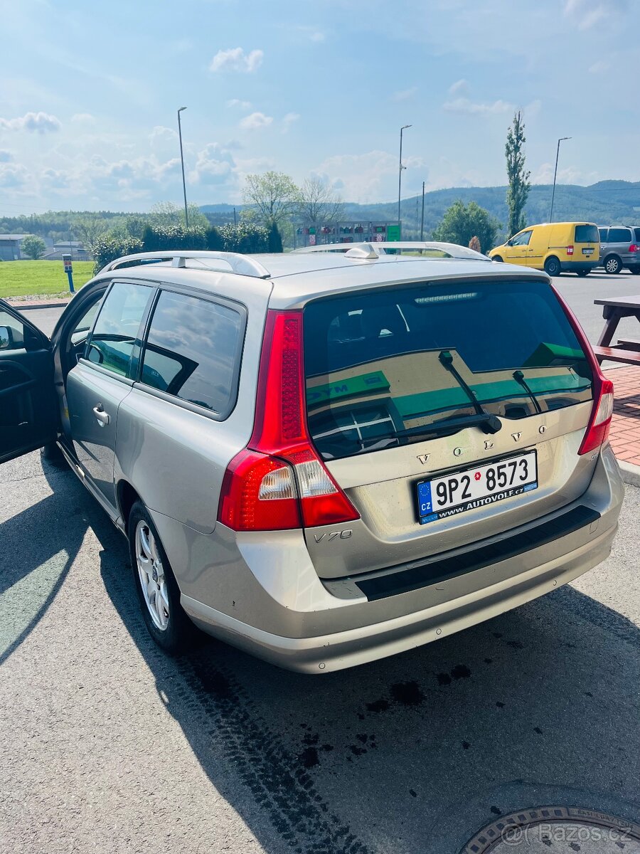 Volvo V70 2.4D D5 136kW - 10