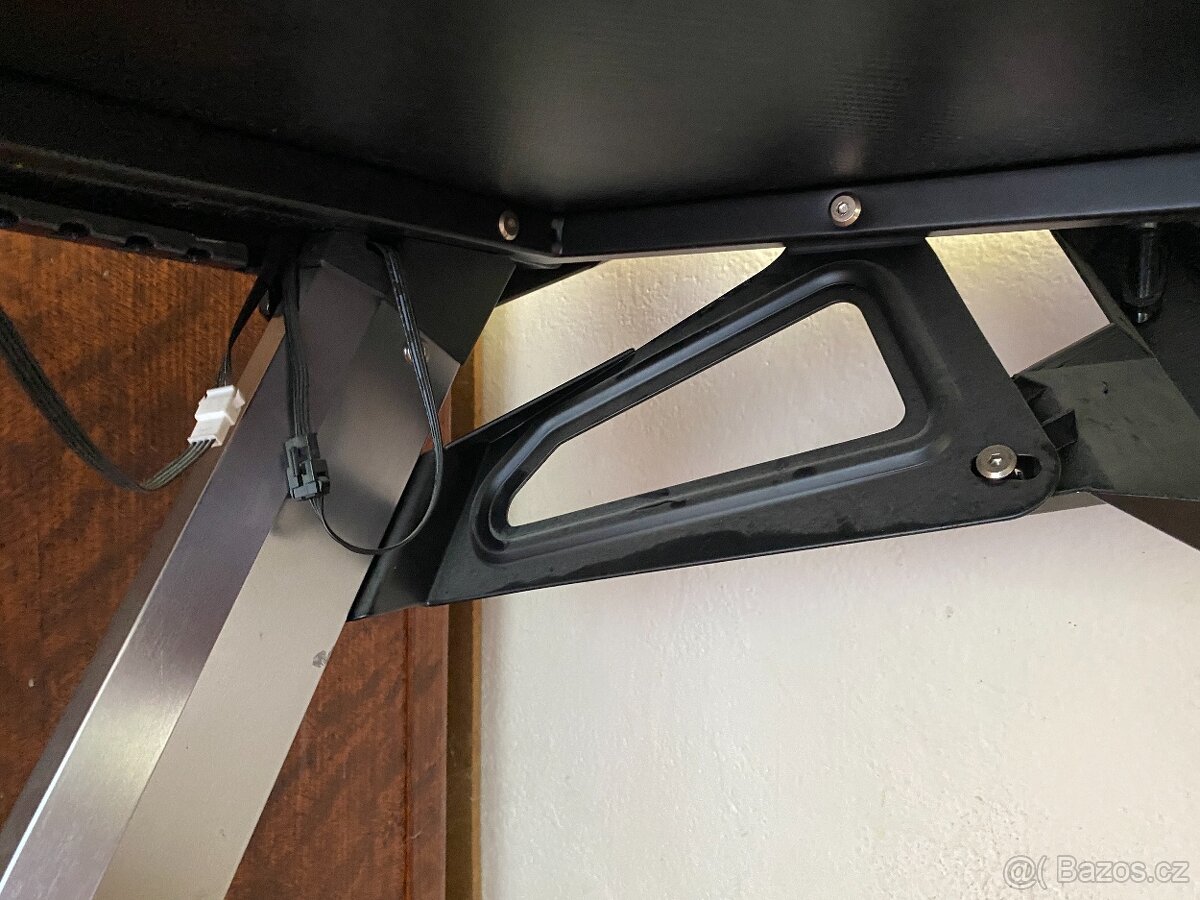 Herní stůl Ultradesk (stůl do pracovny) - 10