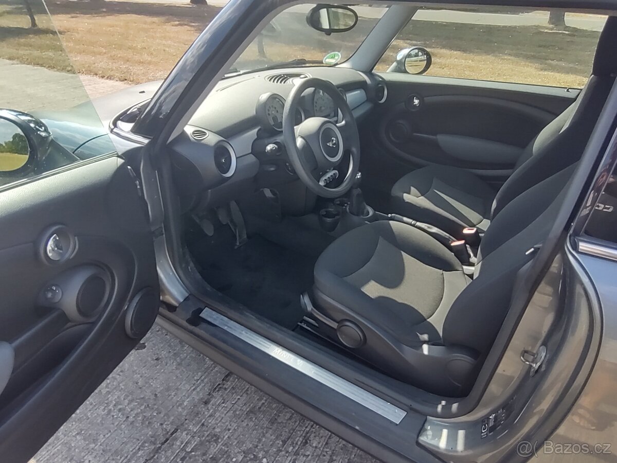 Mini Cooper 1.4 70 kW, 2009, najeto 84t km - 10