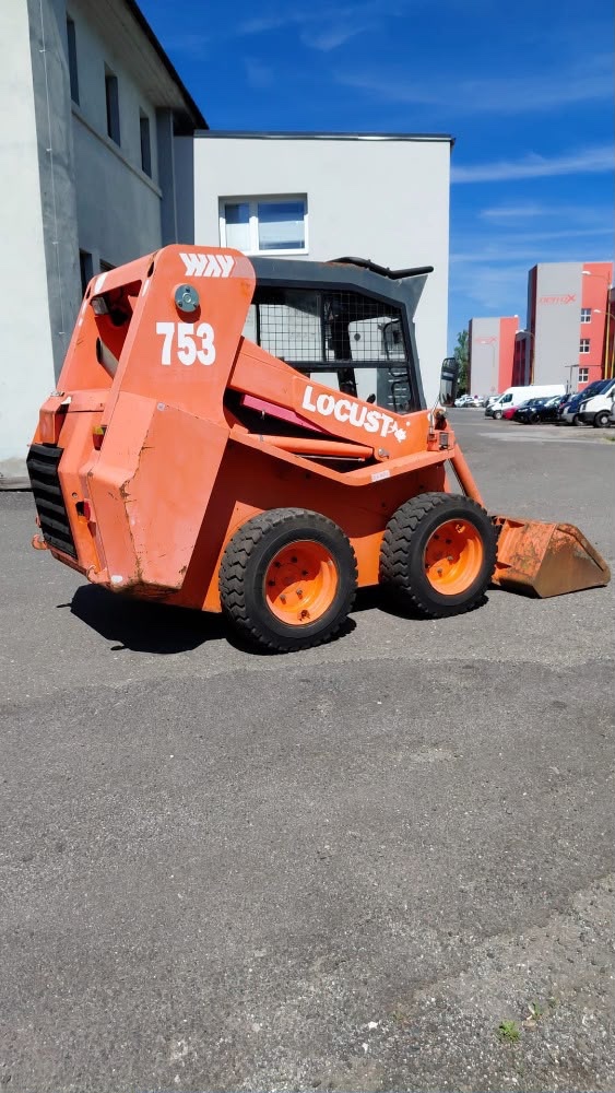 Locust 753 - 10