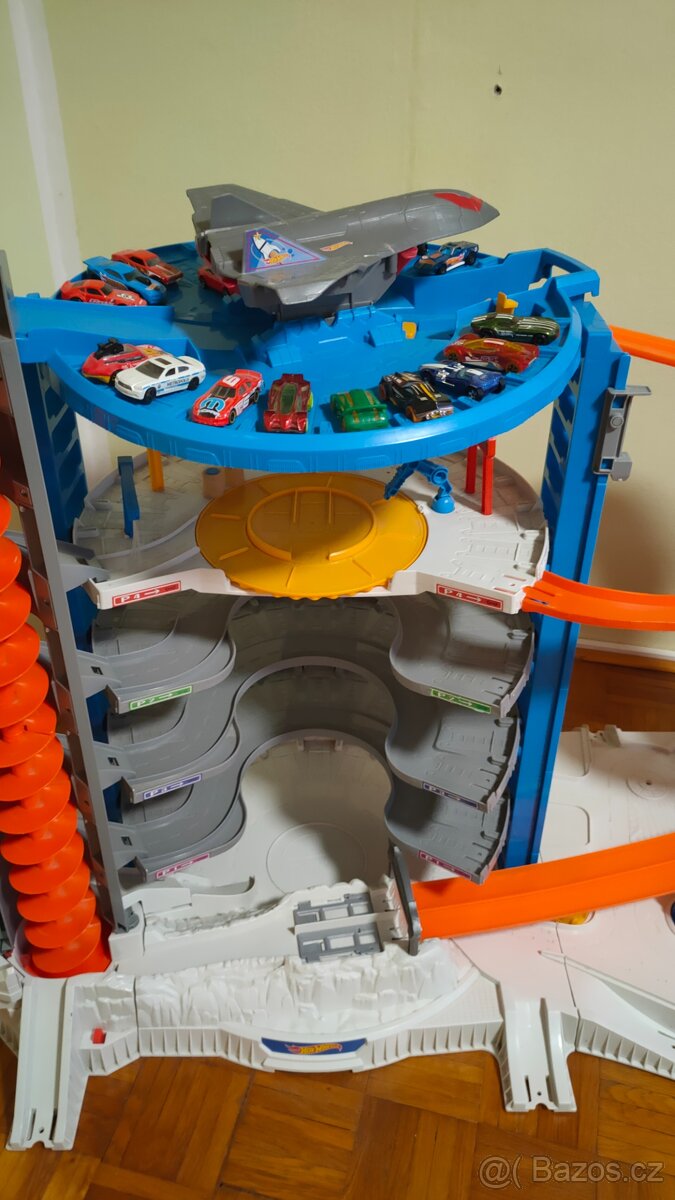 Hot Wheels super ultimate Garage - 10