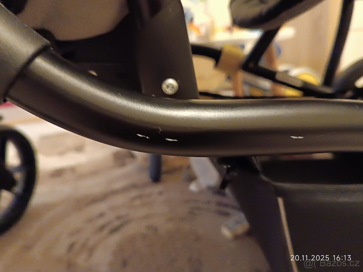 Kočárek pro dvojčata - 10