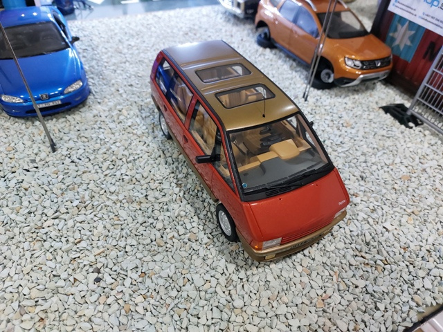 model auta Renault Espace 2000 TSE 1984 Otto mobile 1:18 - 10
