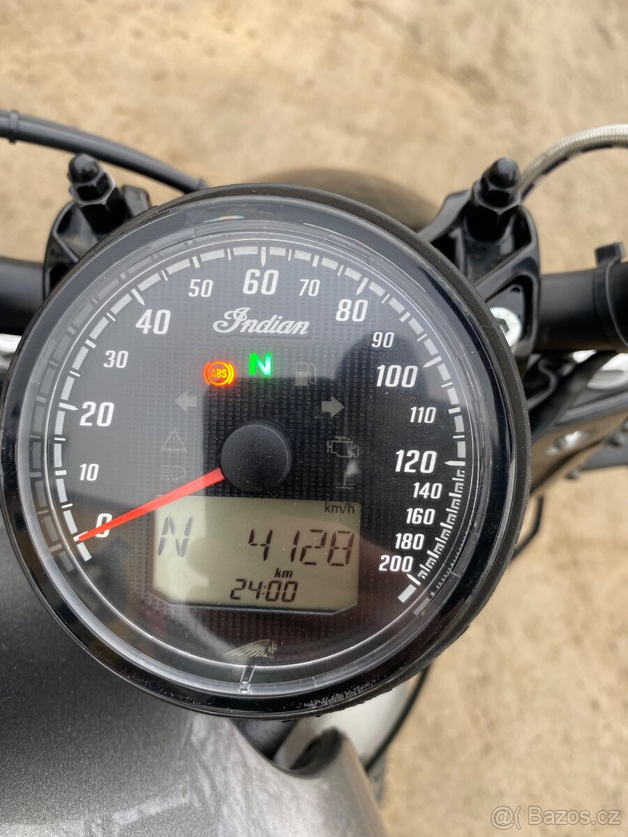 Indian scout 2022 naje 4200km - 10