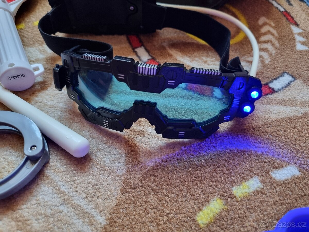 Policejní kostým, špión s výbavou - 10