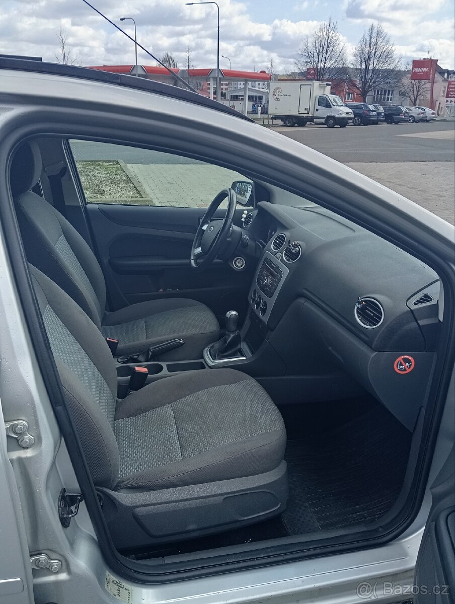 Ford Focus 1.6 benzín - 10