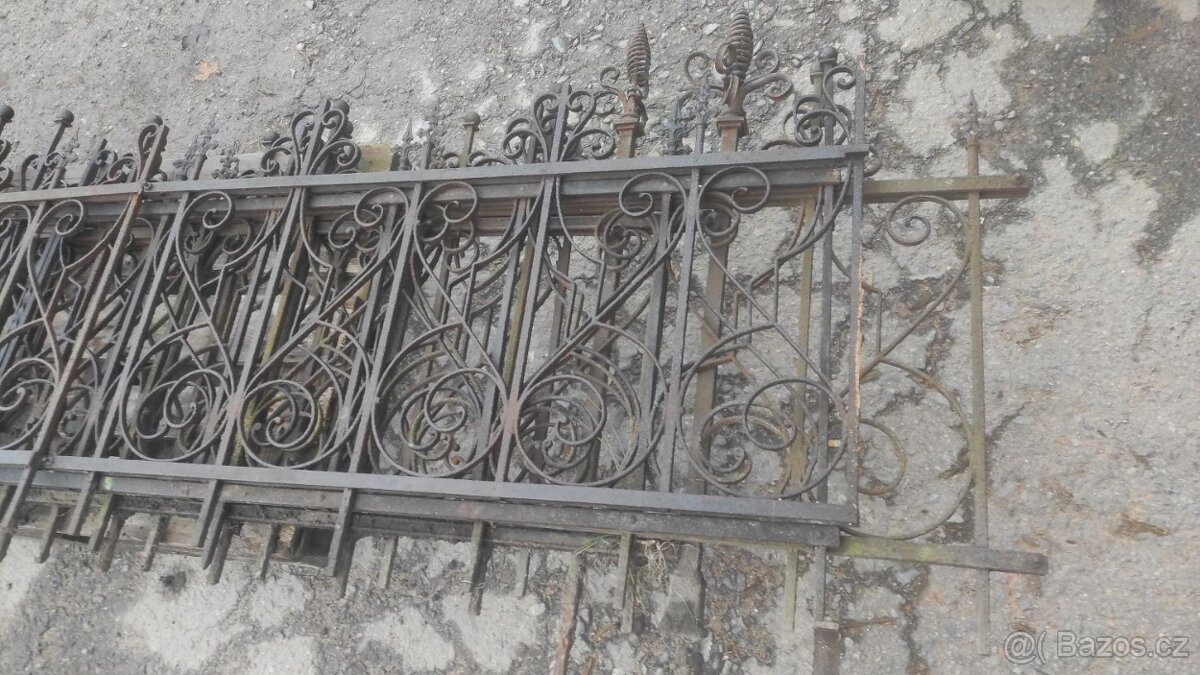 Starý železný plot, plotové dílce, 12bm - 10