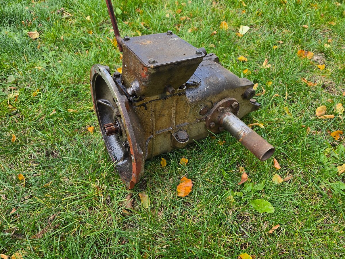 Převodovka z frézky - náhradní díly - 10