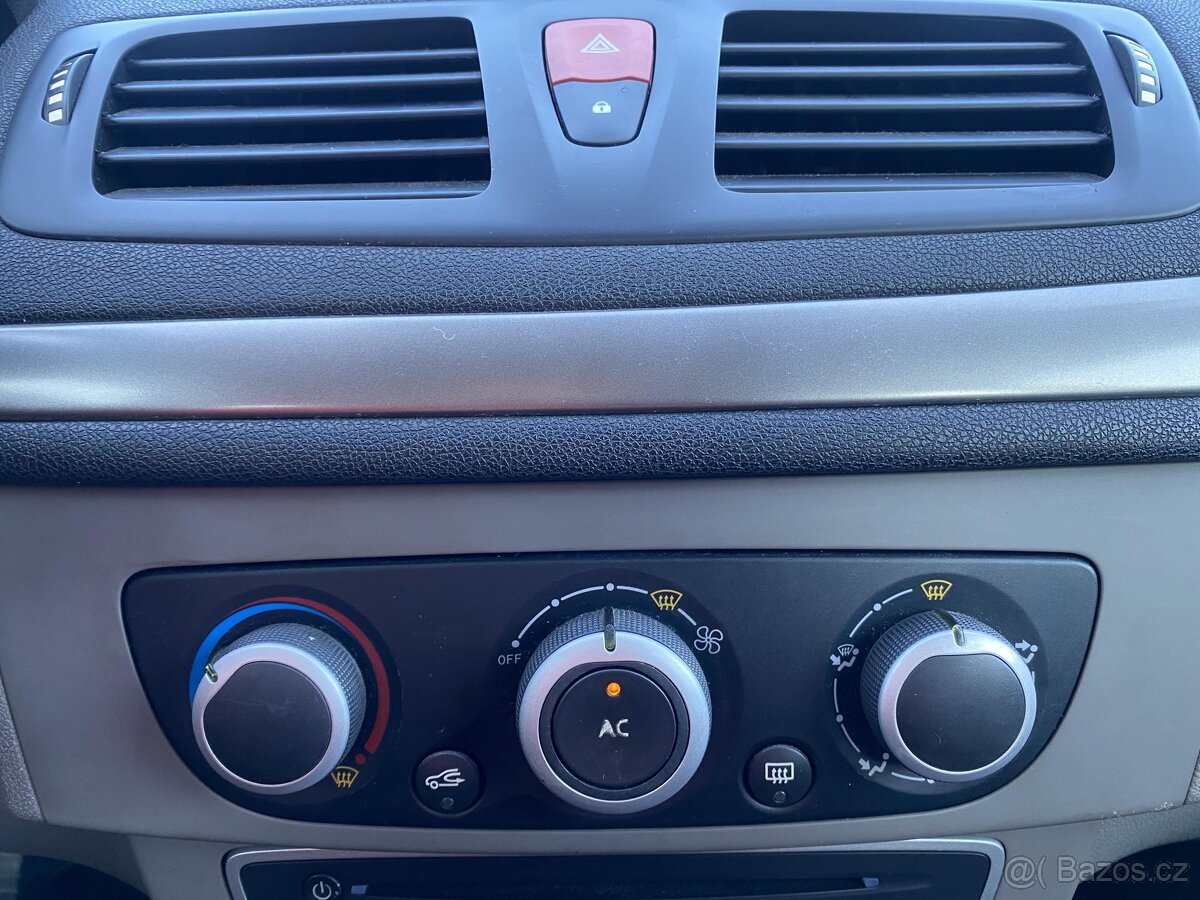 Renault Mégane 1.6 16V , 74 kW benzín, 2011 - 10