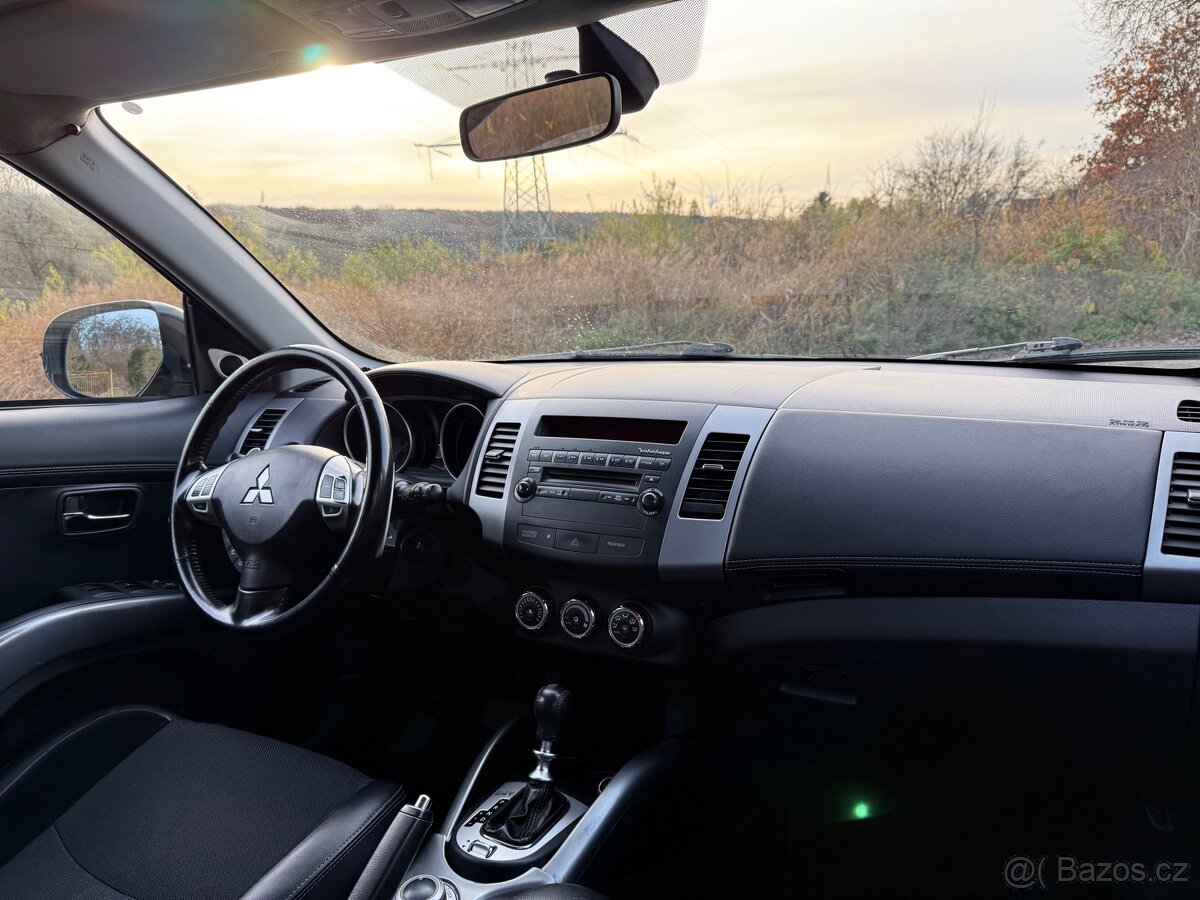 Mitsubishi Outlander 2.2 DI-D 4x4 automat původ Čr - 10