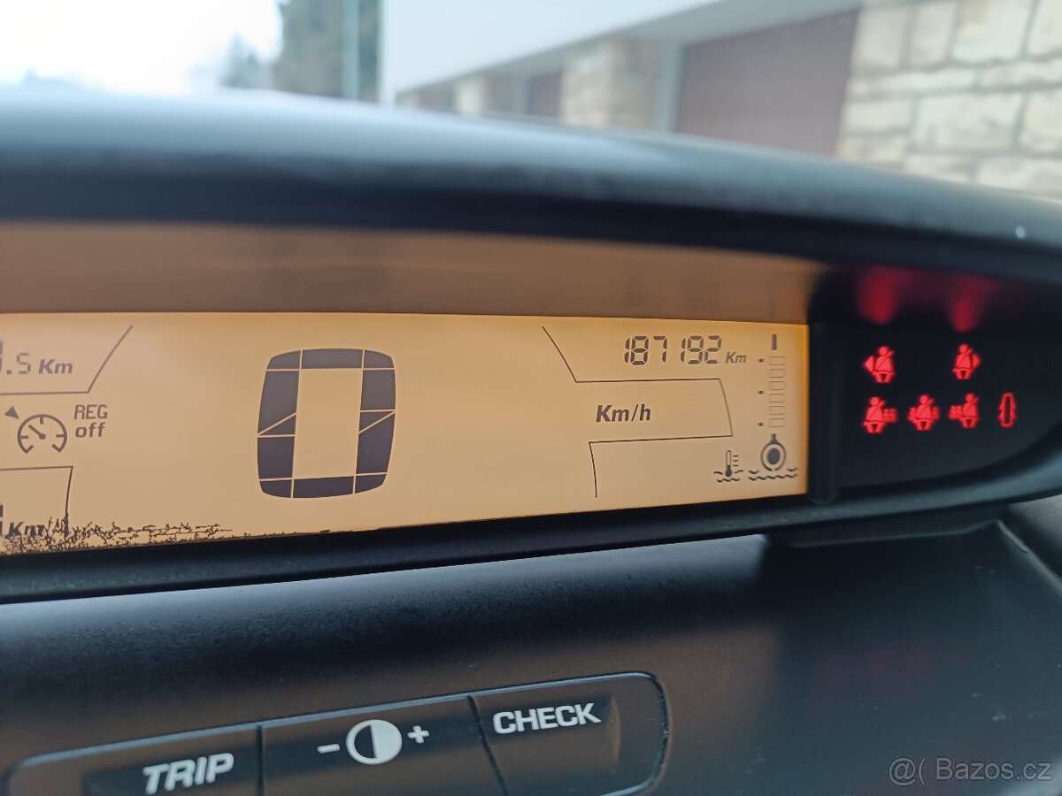 Citroën C4 1.4 16V - 10