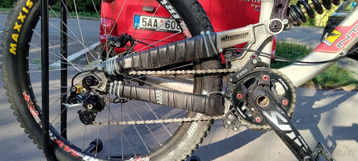 Prodám sjezdové kolo Intense 951 - 10