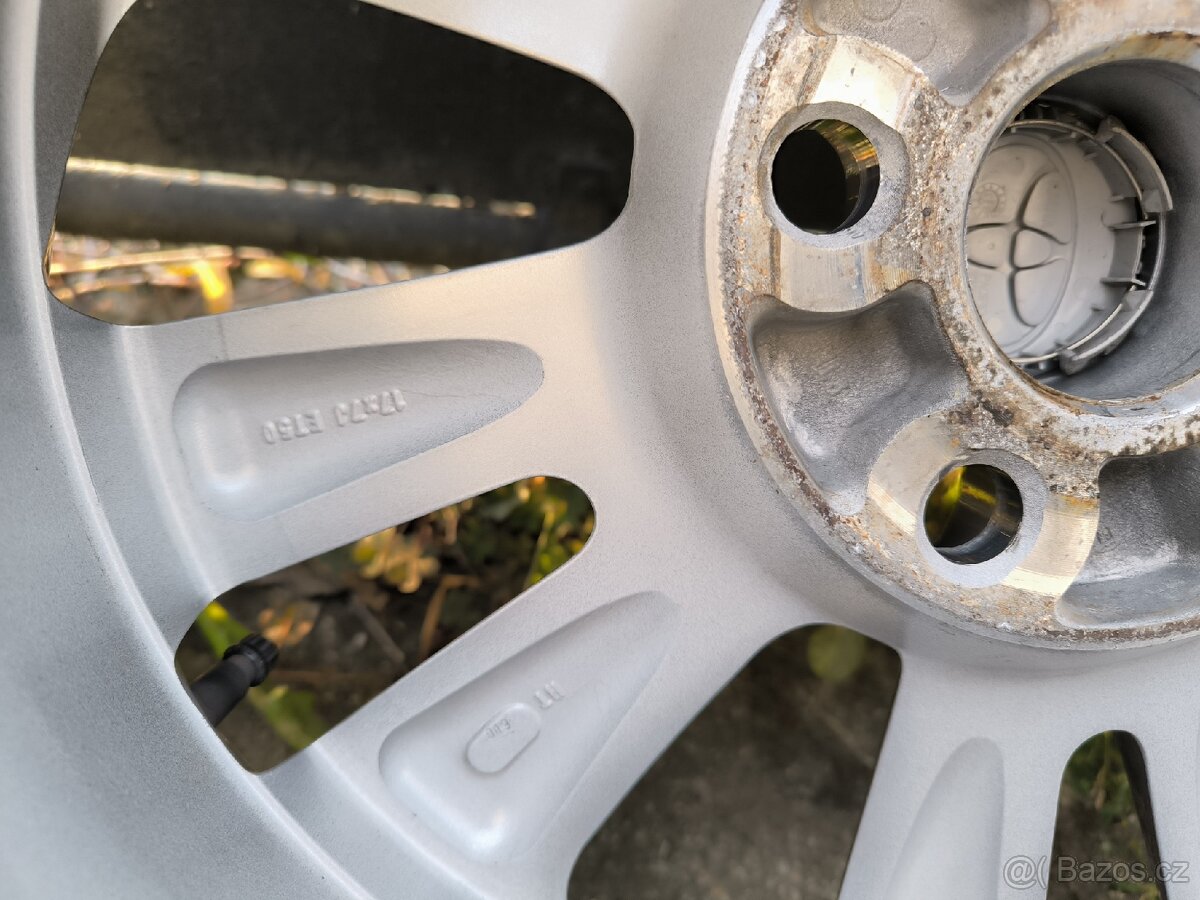ALU kola Toyota Corolla 5x114,3 R17, Originál,pneu 7mm - 10