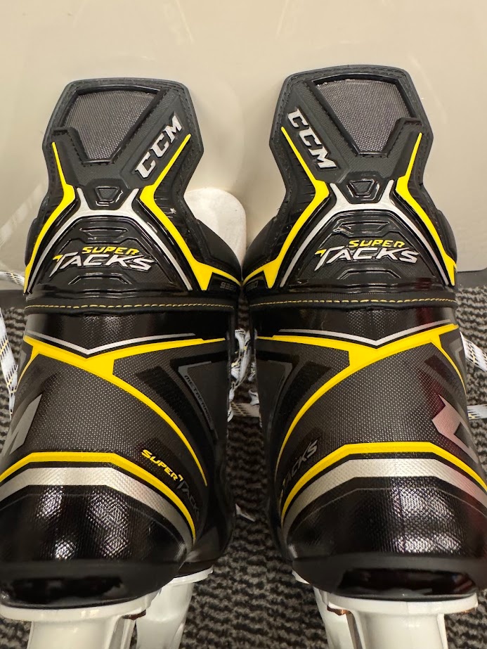 BRUSLE CCM SUPER TACKS 9380, VEL. 43/8 D - 10
