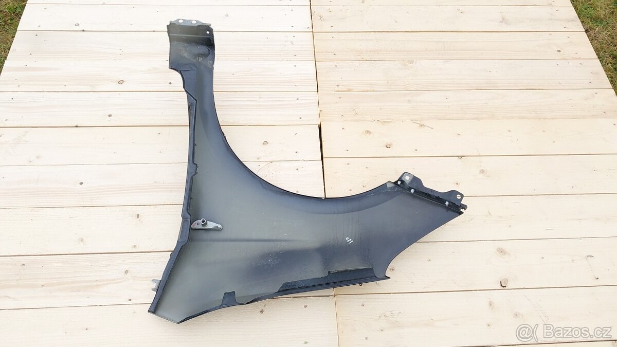HYUNDAI i20 Blatník PP černý - 10
