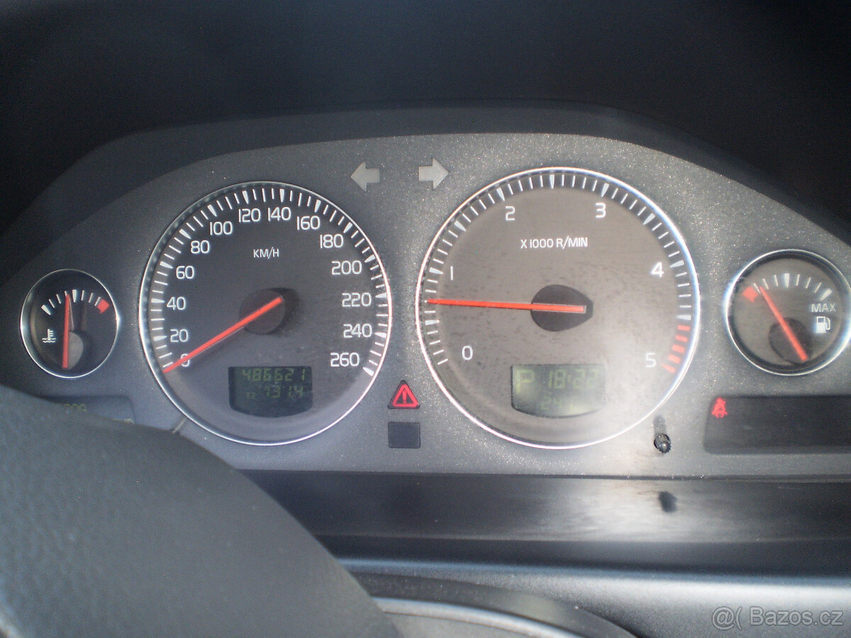 PRODÁM VOLVO V70 D5 AWD 120 kw r.v.2004 T.K.2026 4X4 - 10