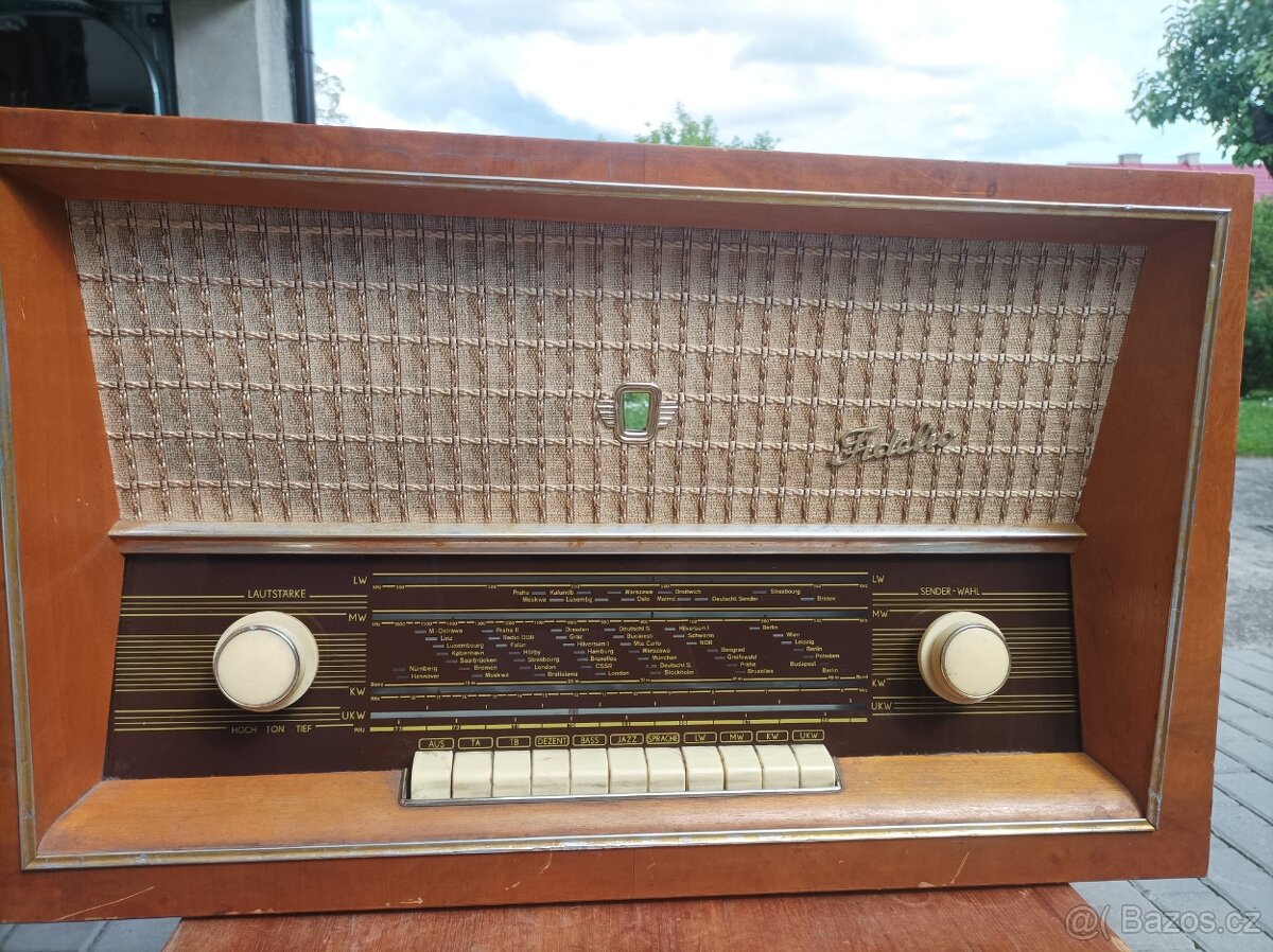 BUŽÍRKOVÝ KOŠ, RETRO lyže, RÁDIO , RETRO skříň - 10