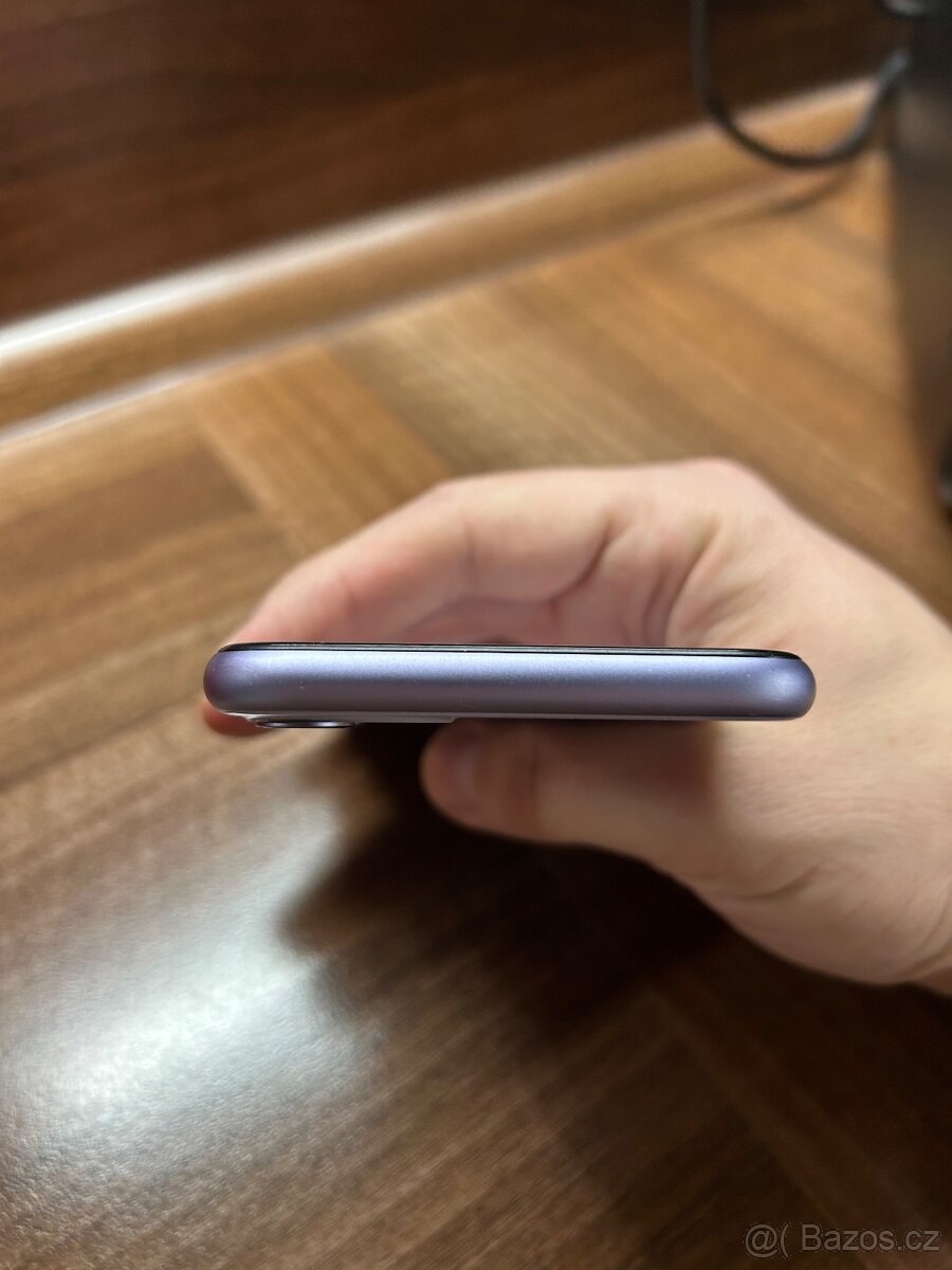 Apple iPhone 11 64GB Fialový - 10