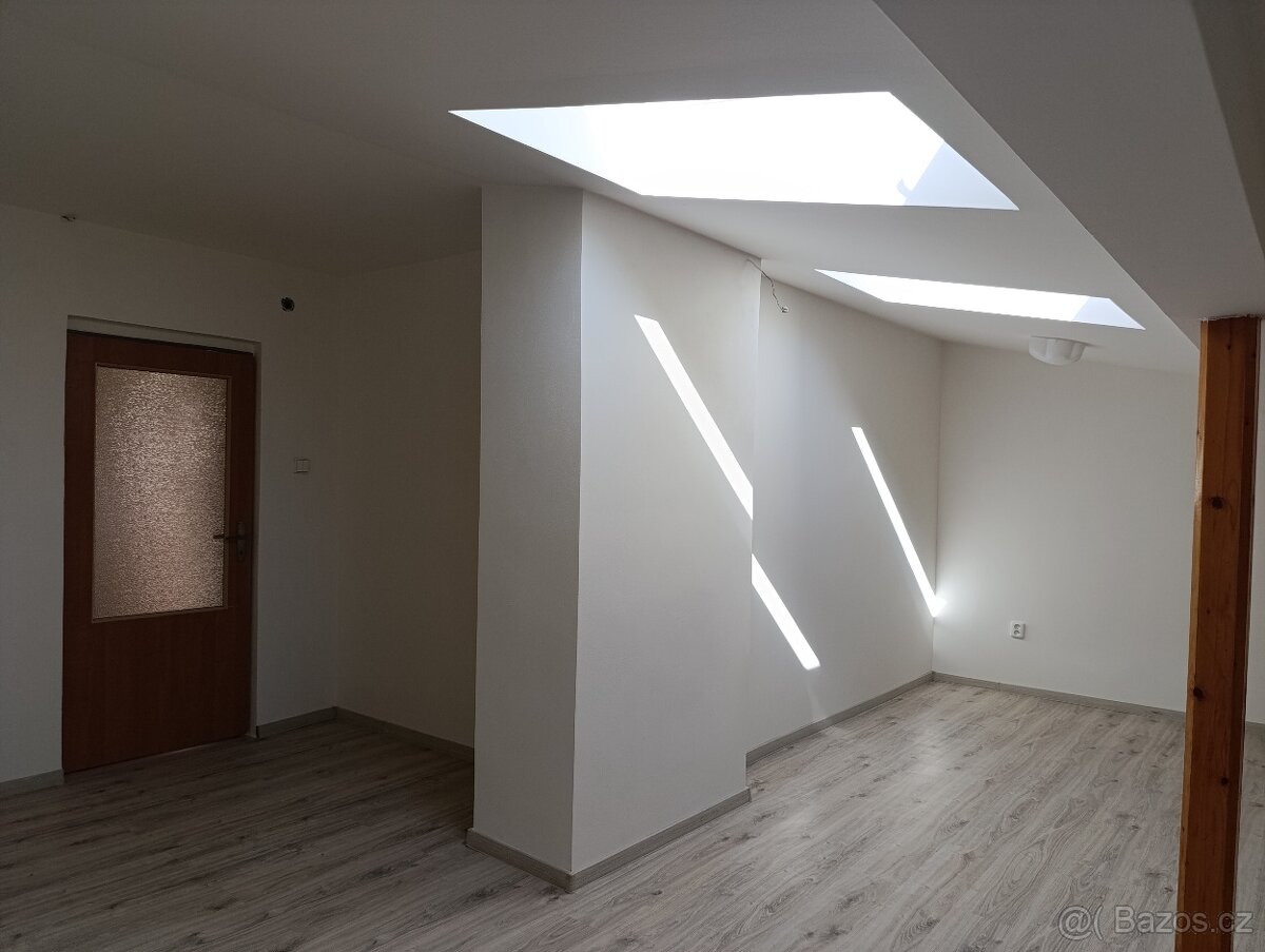 Pronajmu byt 3+1 v Broumově - 10