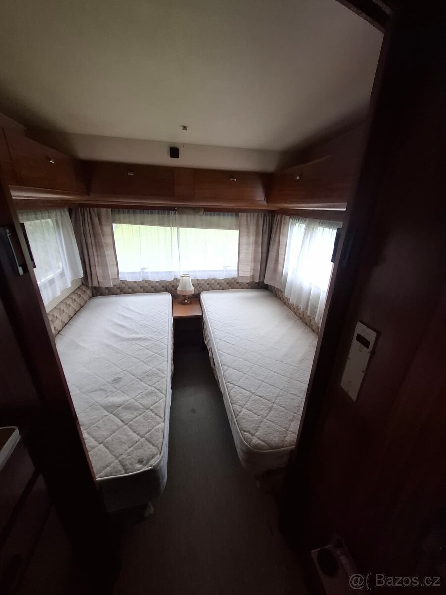 Hymer Eriba 550 + nadstrecha - 10