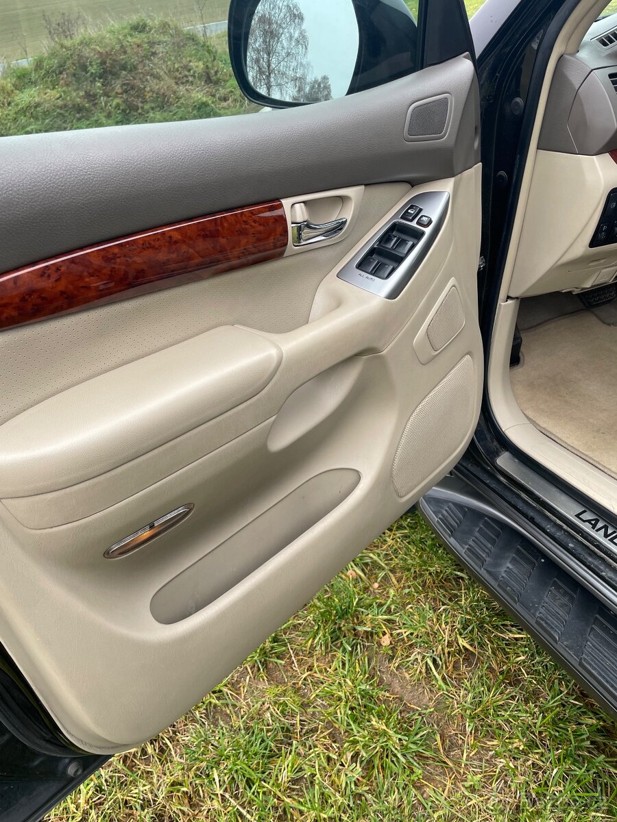 Toyota Land Cruiser 120 - 10