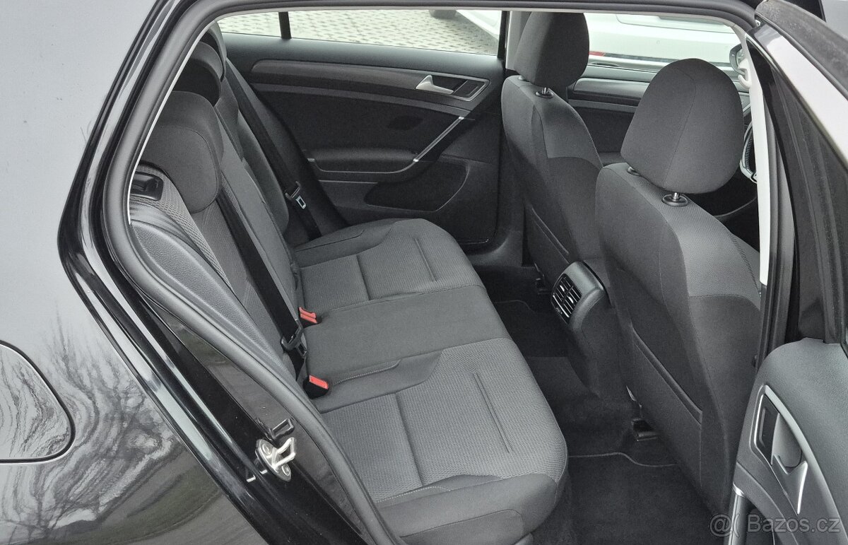 Volkswagen Golf VII e-Golf 1.majitel servisní kniha. DPH - 10