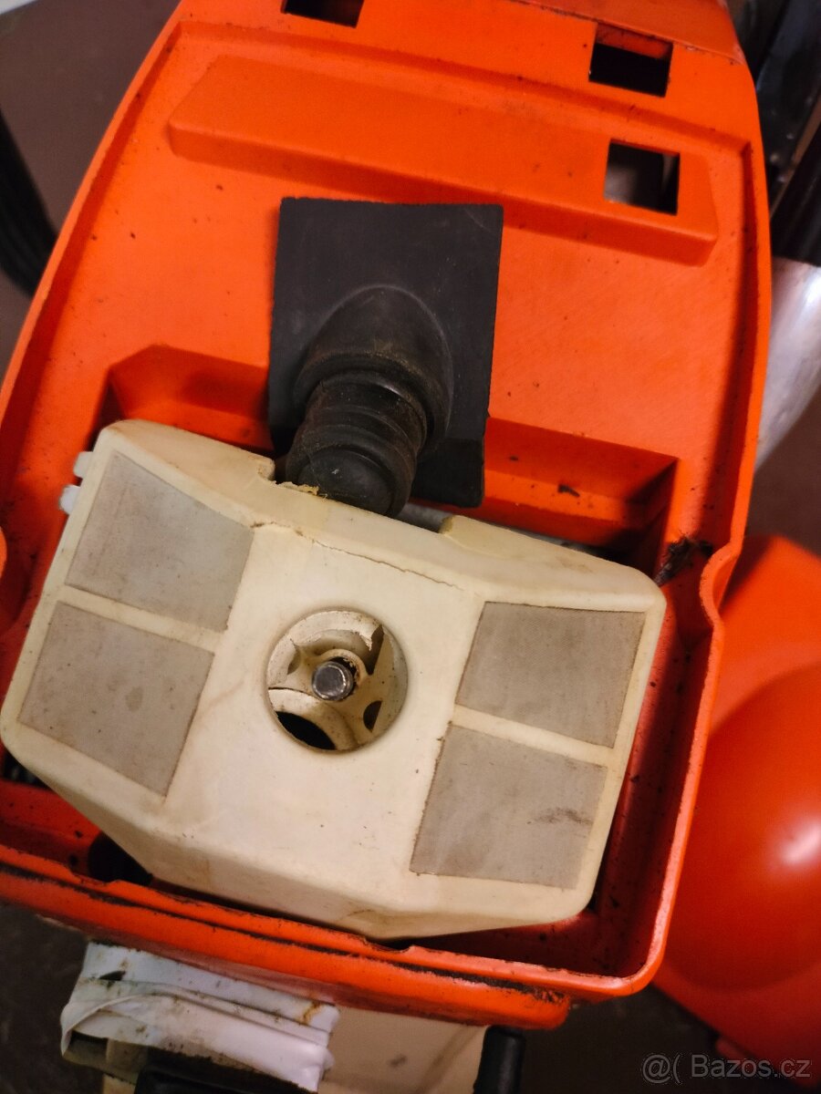 Prodám čínskou motorovou pilu 700 kč - 10