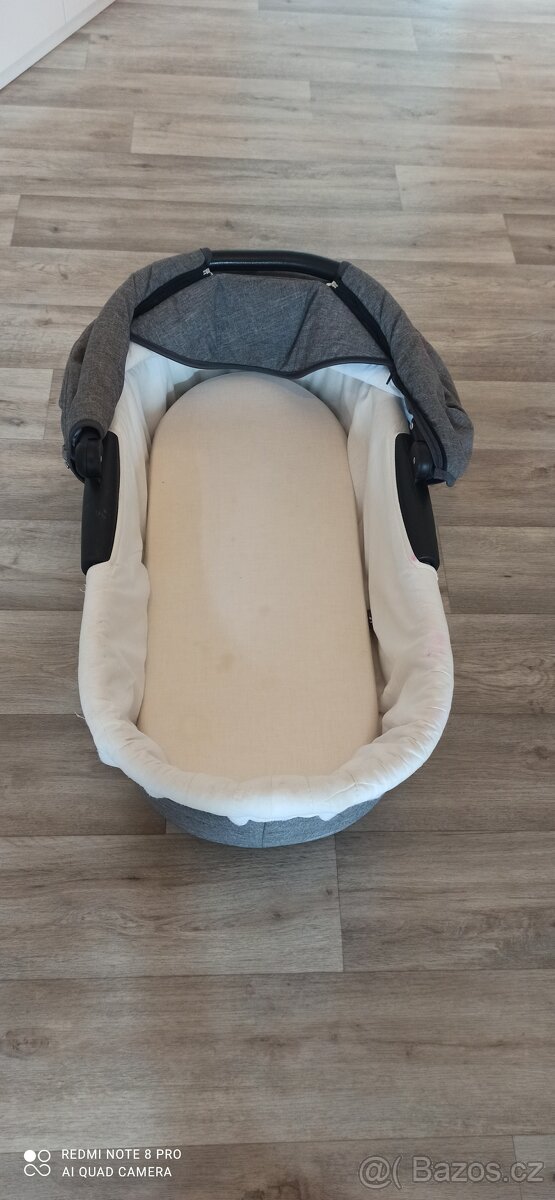 Prodám kočárek (korby, sporťák, autosedačky) zn. Largo - 10