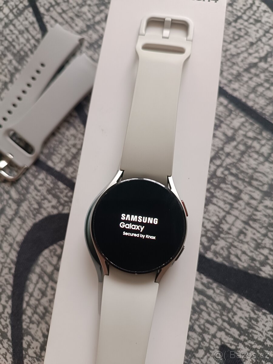 Samsung Galaxy Watch 4 stříbrné - 10