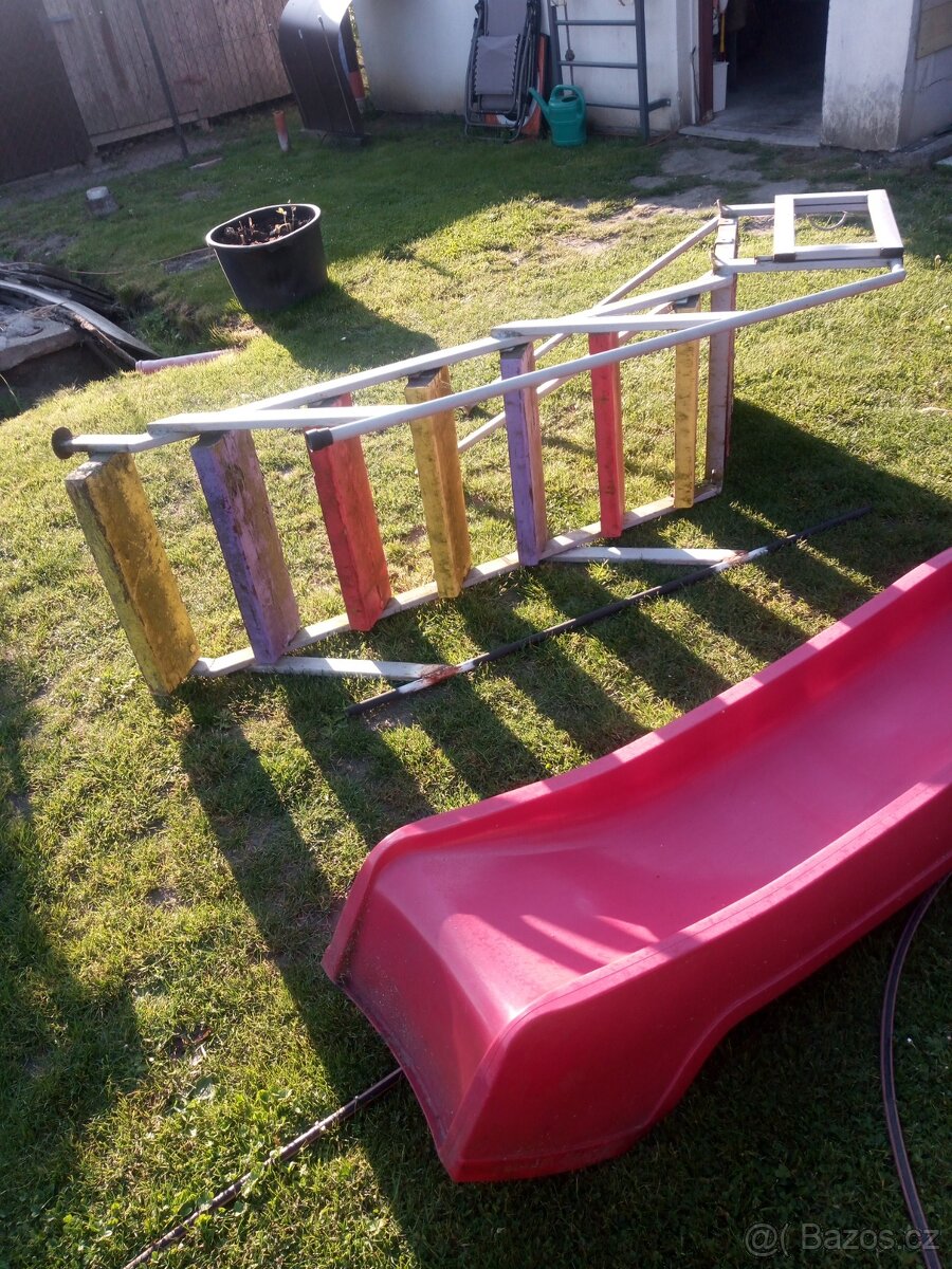 Prodám houpačku se schůdkama příprava na skluzavku - 10