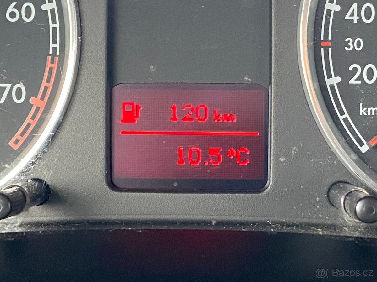 VW Passat 1,6 MPi Výhřev, Nosič, Aut. Klima - 10