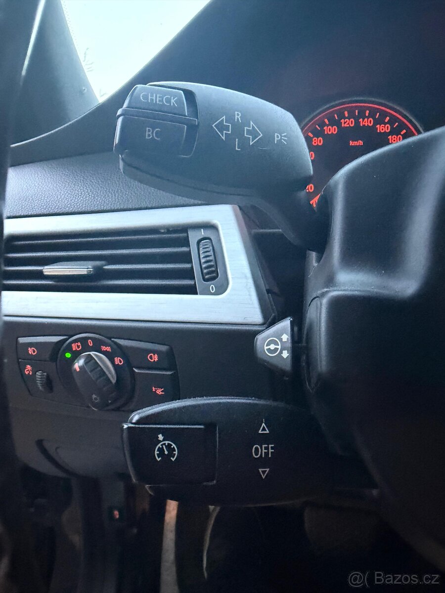 BMW 535d e61, Čr, 2. majitel, kombi, panorama atd - 10