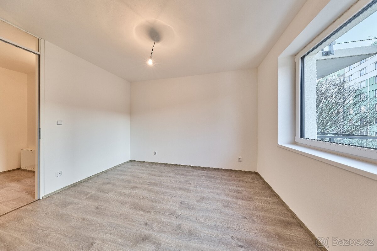 Prodej bytu 3+kk s balkonem (sprchový kout) - 10